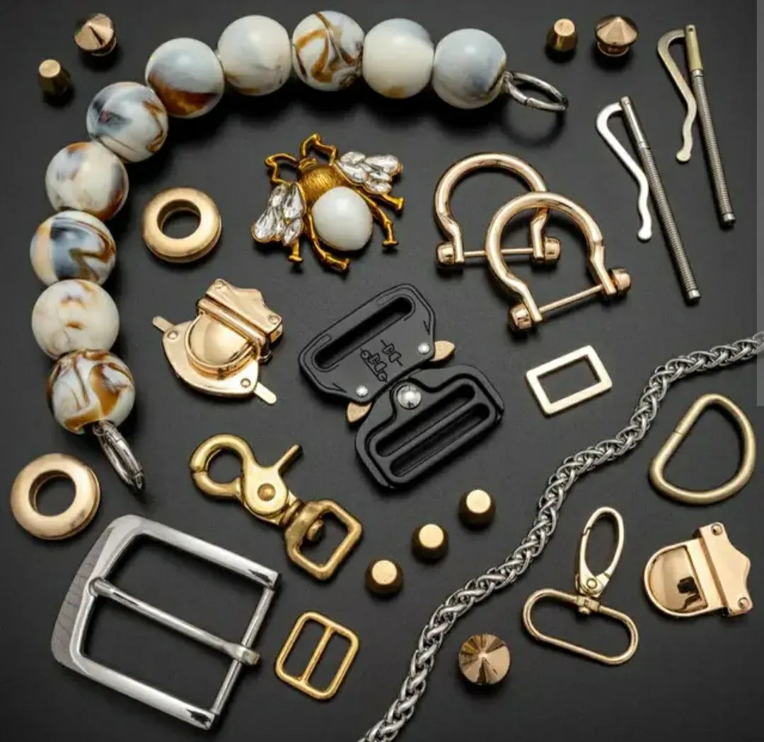 Bag hardware