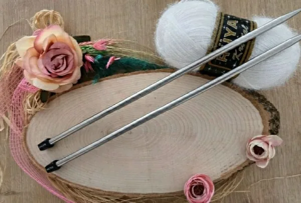 Straight needles, black case